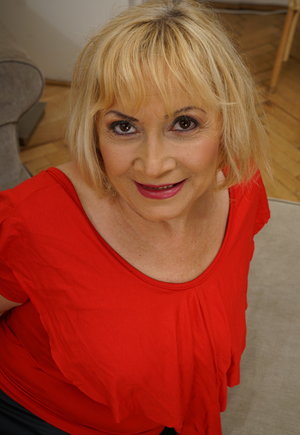 18 year girls lose their virginity while being double sexyed during a foursome